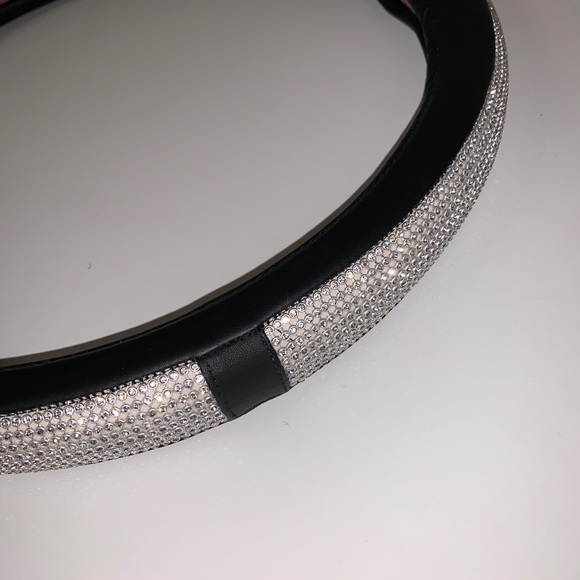 Steering wheel cover universal size. - Picture 3 of 3